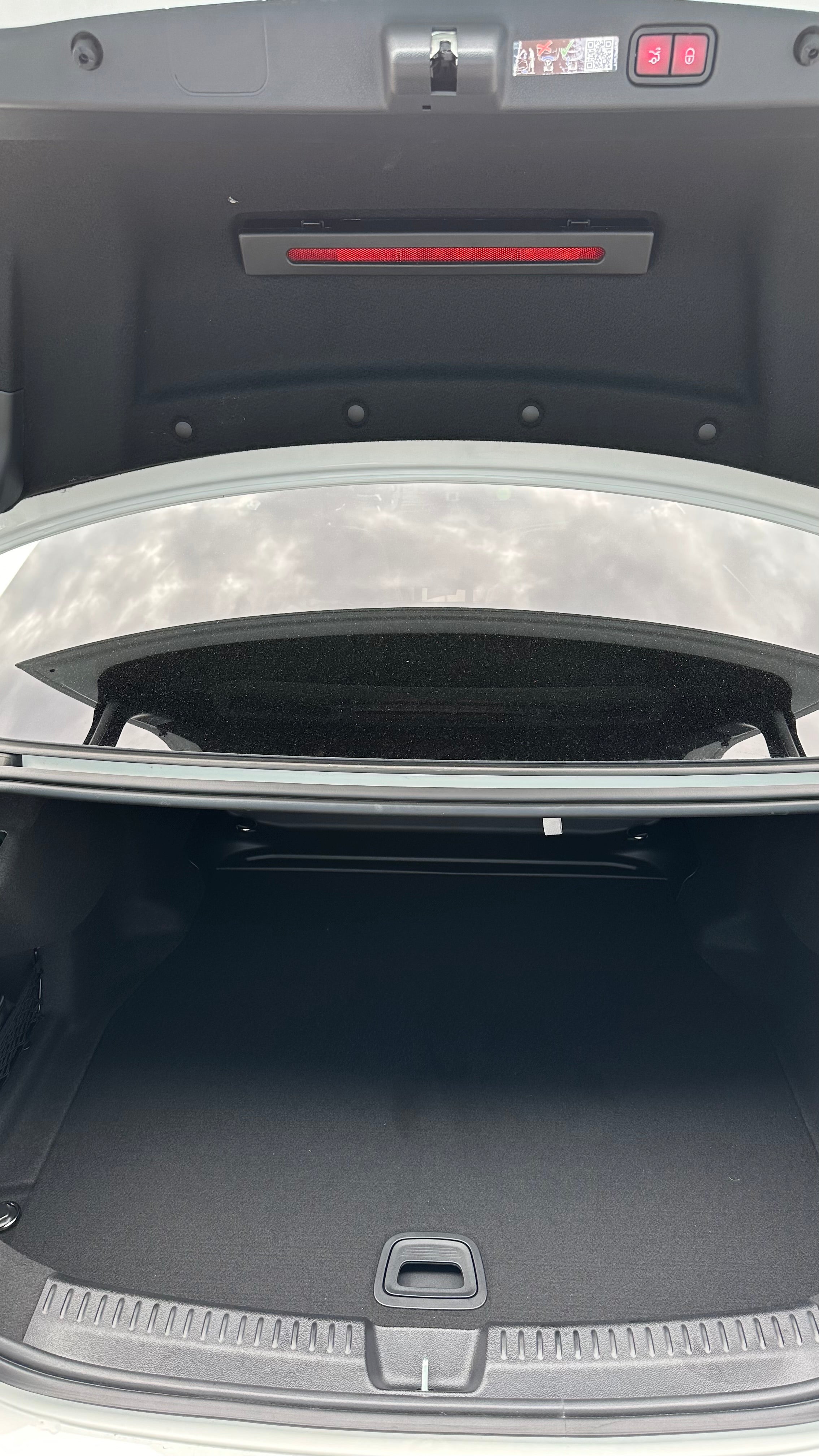 Mercedes-Benz - E200 Sedan - MY 2025