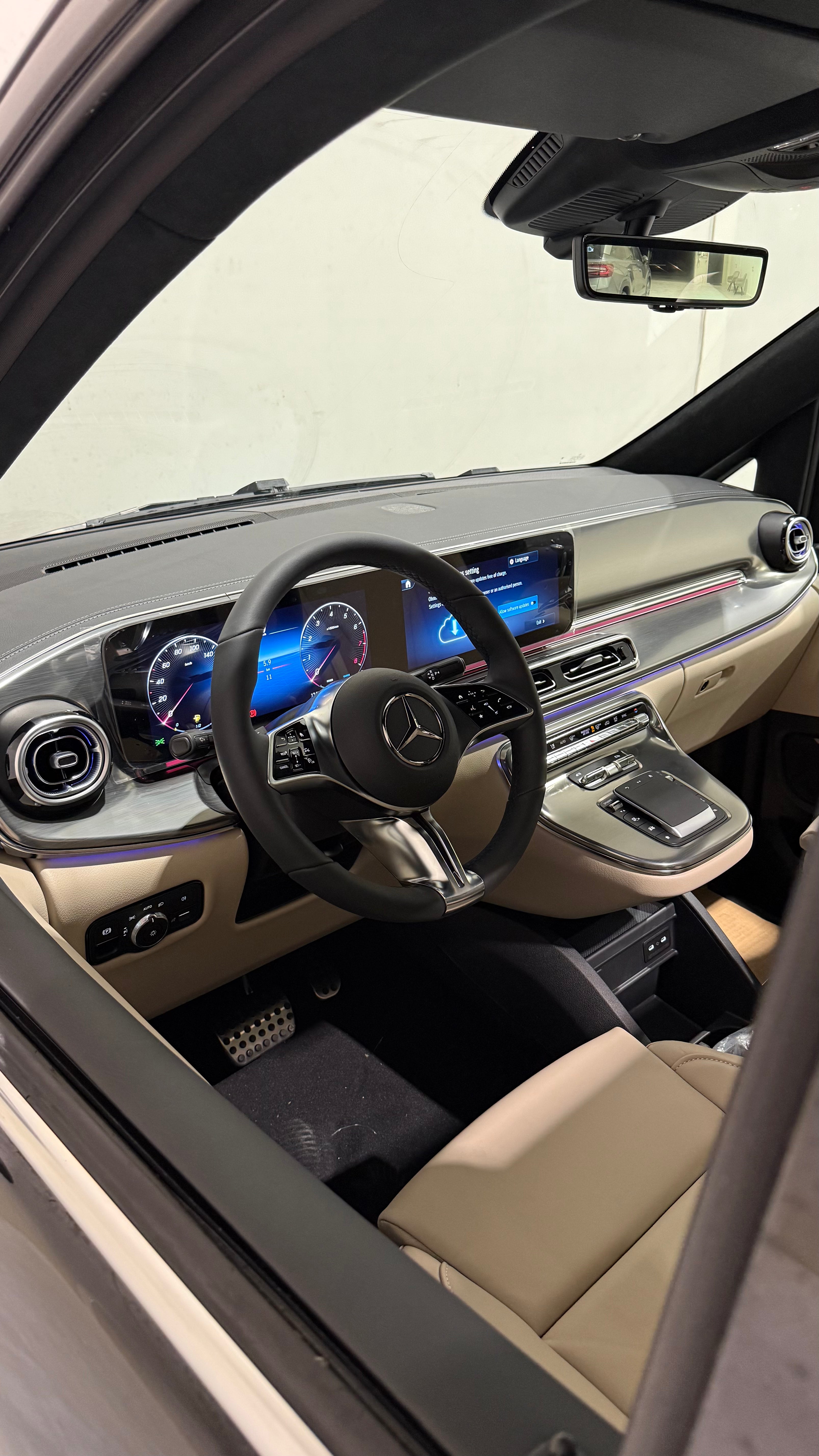 V300 Exclusive Long Facelift - MY 2026