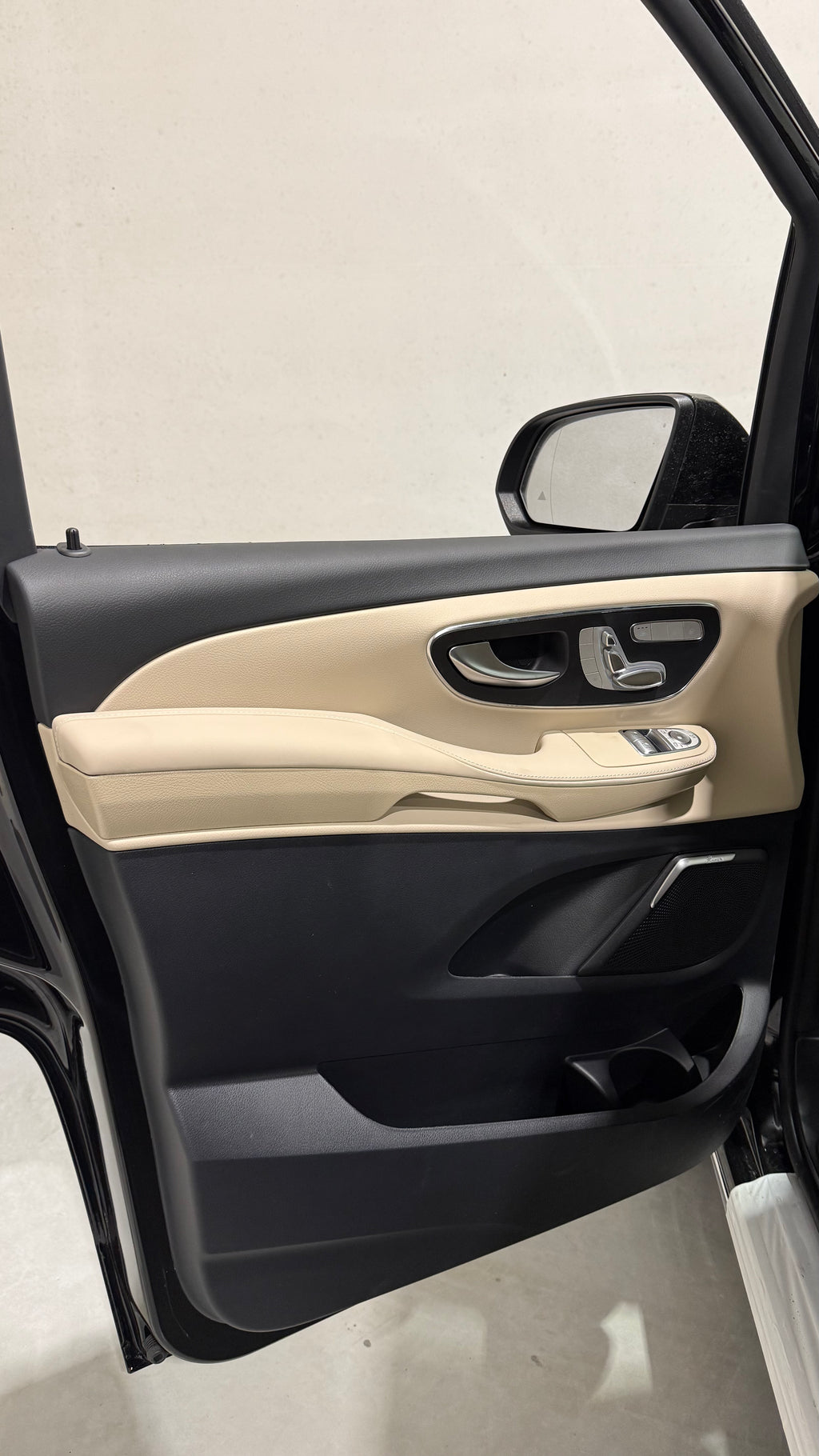 V300 Exclusive Long Facelift - MY 2026
