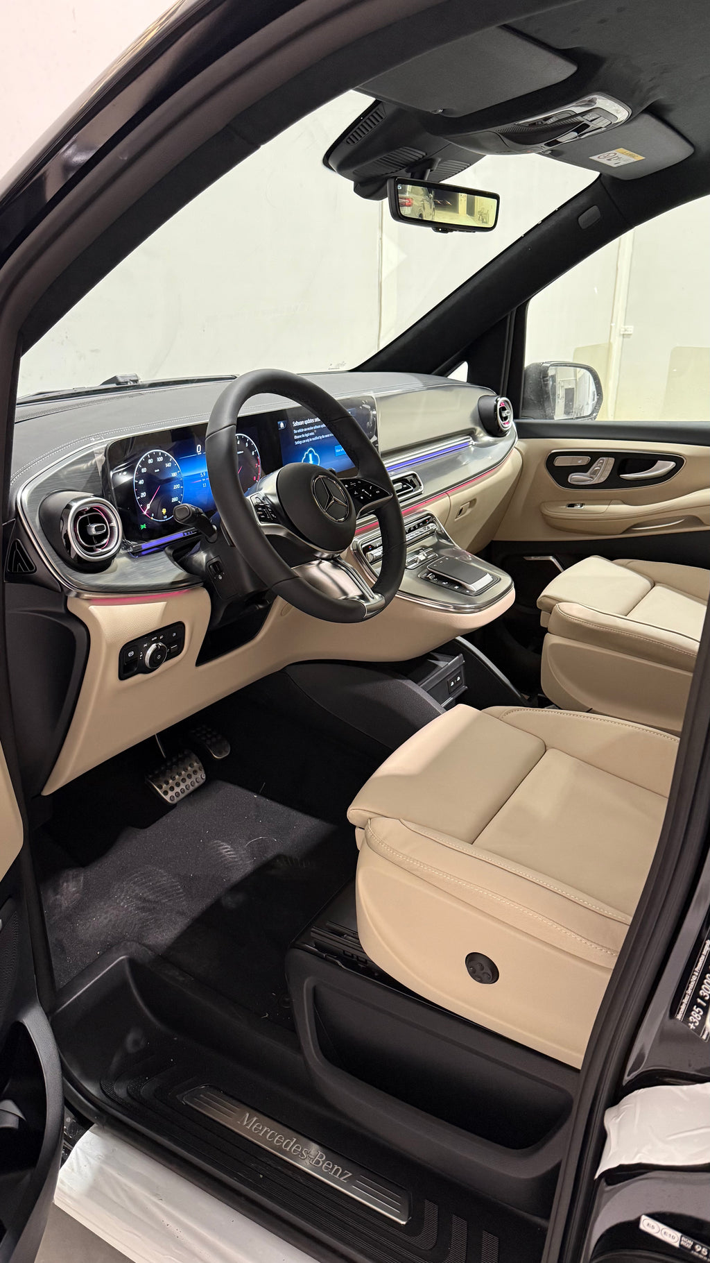 V300 Exclusive Long Facelift - MY 2026