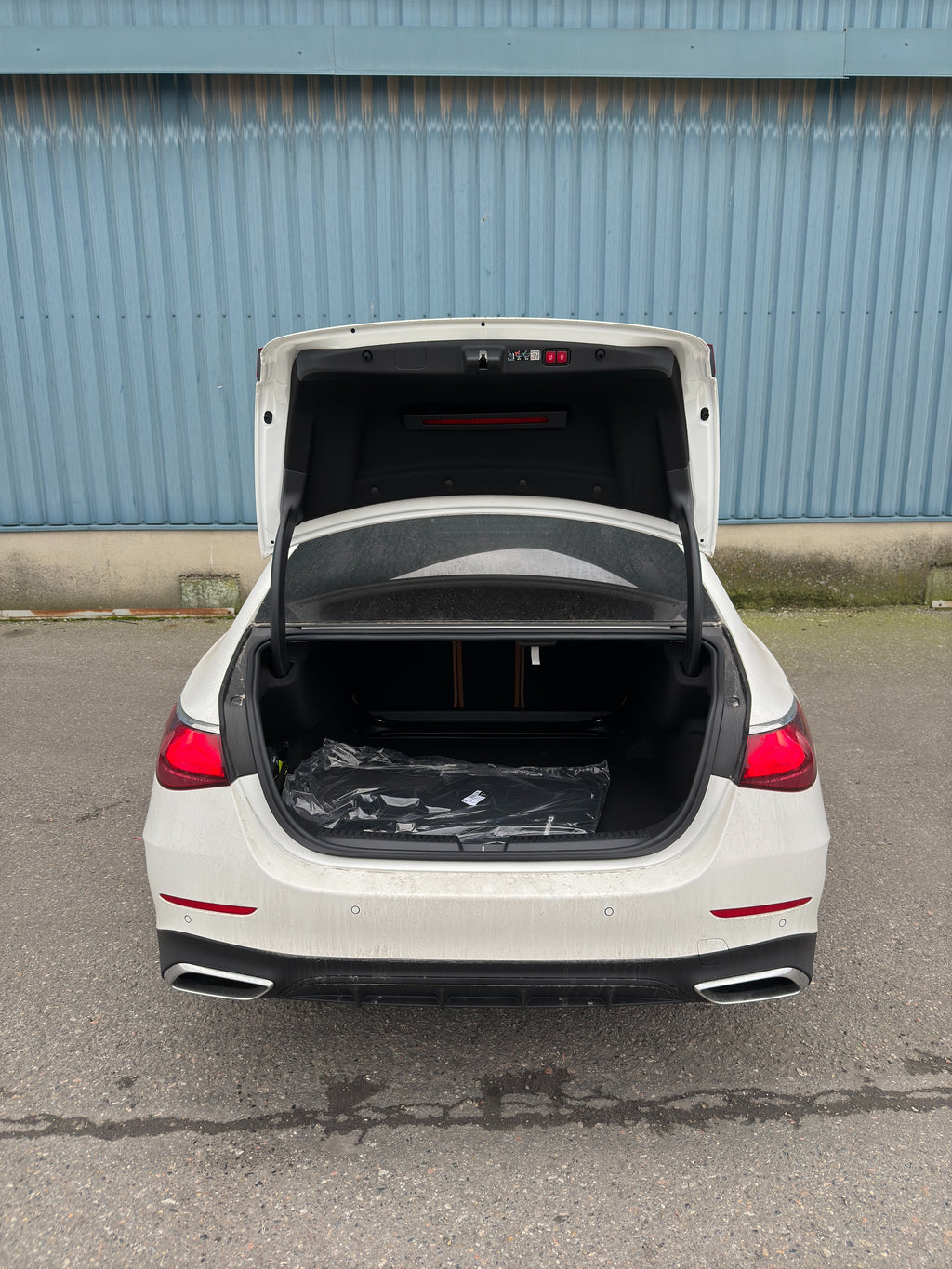 Mercedes-Benz - E200 Sedan - MY 2025