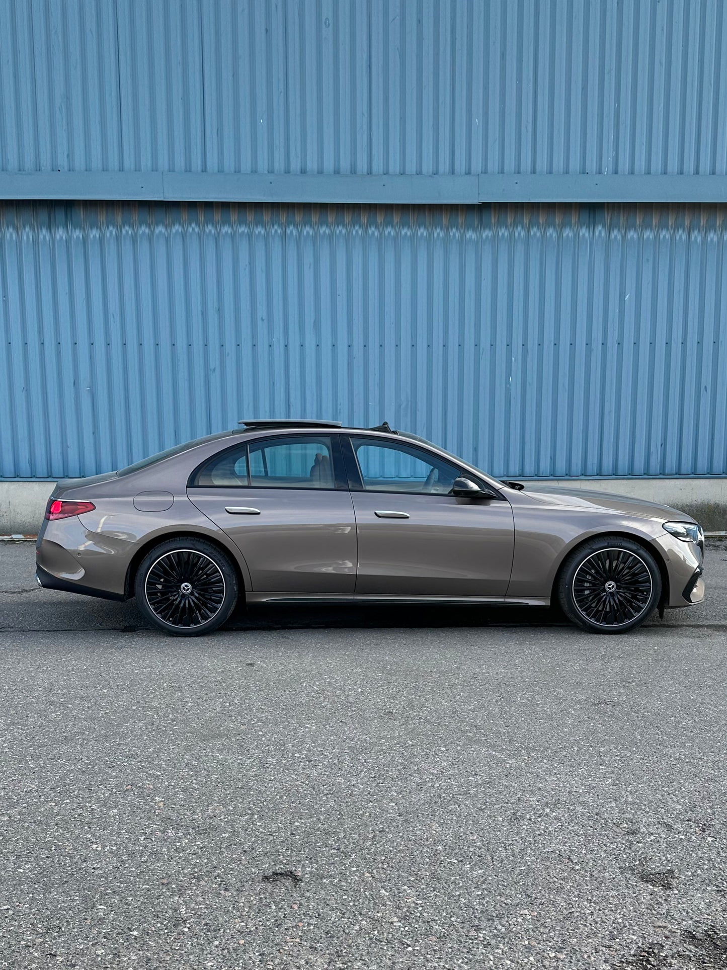 Mercedes-Benz - E 200 Sedan - 0km - MY 2024 - Premium - EURO 1 Possible!